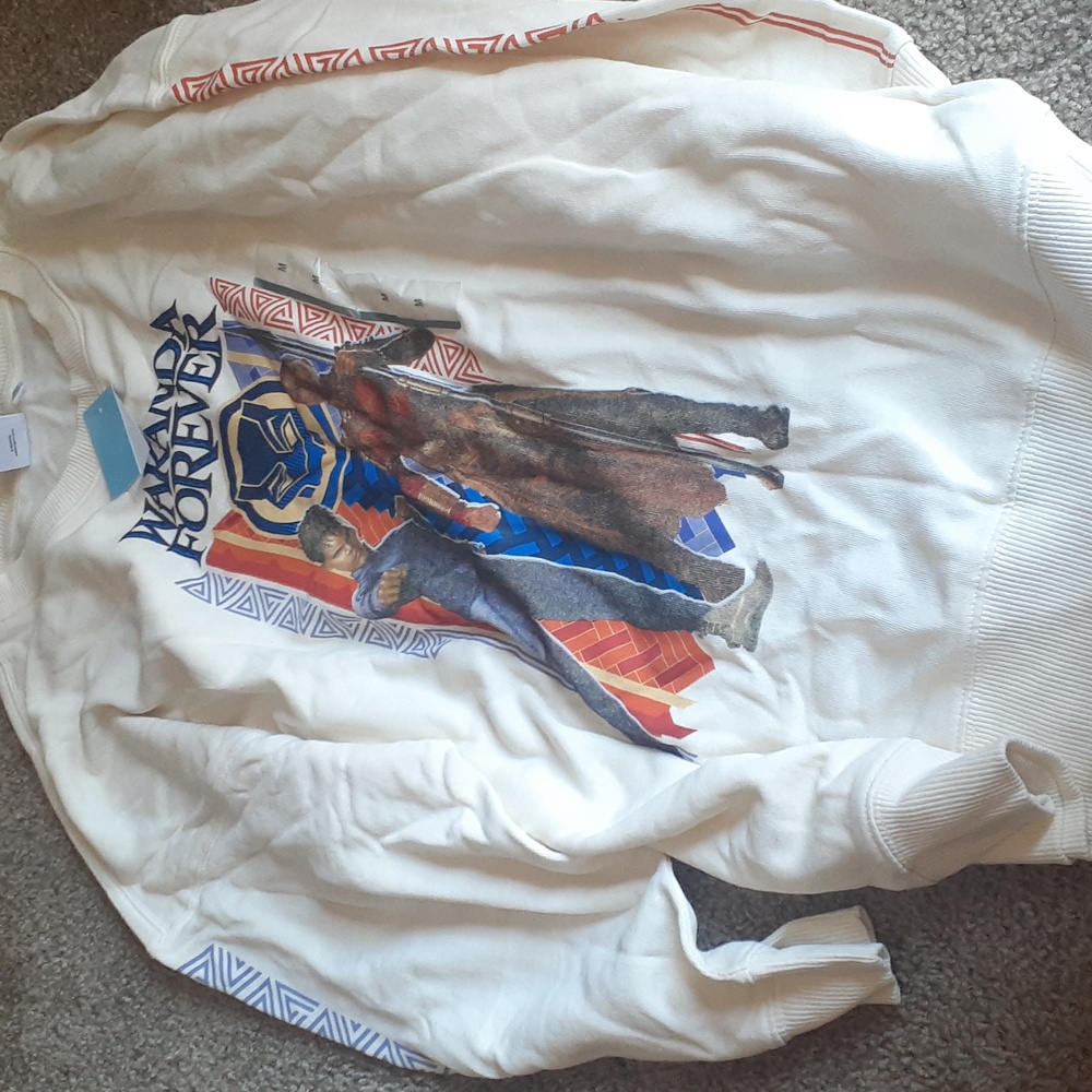 Wakanda forever new sweatshirt size m